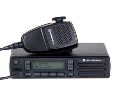 Radio móvil digital Motorola DEM500 128C/40W/UHF 403-470 Mhz c/d