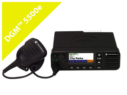 Radio móvil digital Motorola DGM5500e 1000C/40WUHF 403-470 Mhz