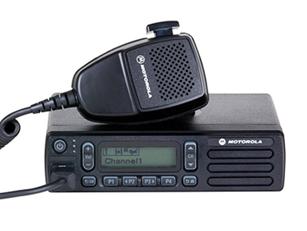 Radio móvil digital Motorola DEM400 64C/45W/VHF 136-174 Mhz